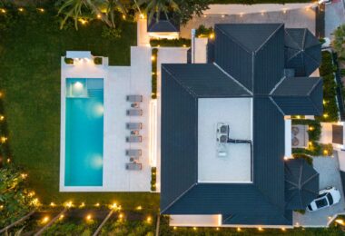 Situated in the exclusive neighbourhood of Sierra Blanca, which guarantees a lifestyle of exclusivity as well as security 24 hours a day. The villa’s location on the mountainside offers a panoramic view of the Mediterranean Sea.