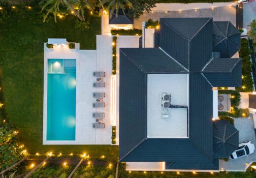 Situated in the exclusive neighbourhood of Sierra Blanca, which guarantees a lifestyle of exclusivity as well as security 24 hours a day. The villa’s location on the mountainside offers a panoramic view of the Mediterranean Sea.