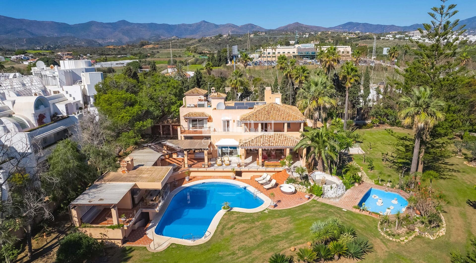 Nestled along the pristine shoreline of the New Golden Mile, this stunning frontline beach villa epitomises luxury living at its finest. Boasting a grand total of 8 bedrooms, 10 bathrooms, and a separate guest apartment, this expansive estate offers unpar