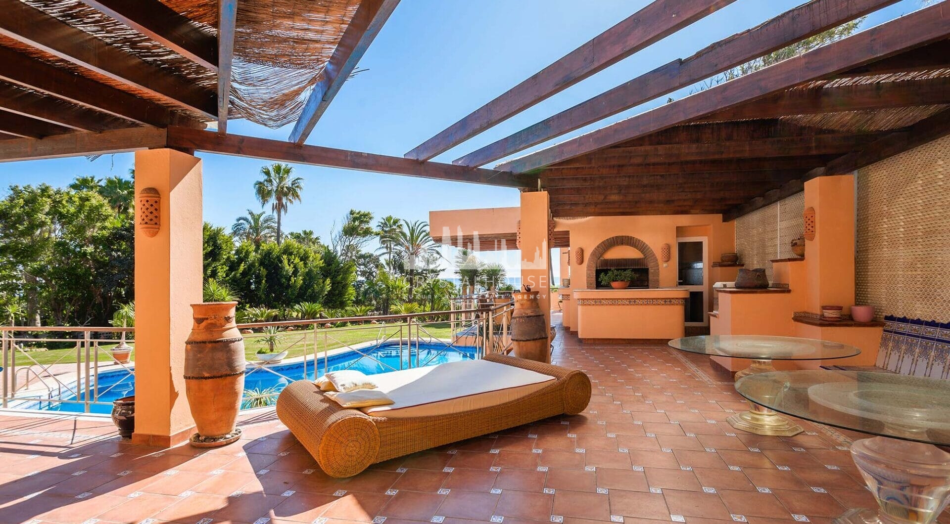 Nestled along the pristine shoreline of the New Golden Mile, this stunning frontline beach villa epitomises luxury living at its finest. Boasting a grand total of 8 bedrooms, 10 bathrooms, and a separate guest apartment, this expansive estate offers unpar