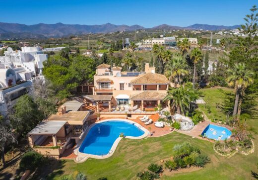 Nestled along the pristine shoreline of the New Golden Mile, this stunning frontline beach villa epitomises luxury living at its finest. Boasting a grand total of 8 bedrooms, 10 bathrooms, and a separate guest apartment, this expansive estate offers unpar
