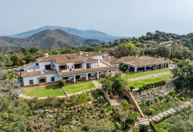 Set upon an elevated 5-hectare land, this property boasts breathtaking panoramic views of the surrounding countryside, coastline and the sea.