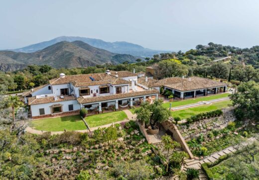 Set upon an elevated 5-hectare land, this property boasts breathtaking panoramic views of the surrounding countryside, coastline and the sea.