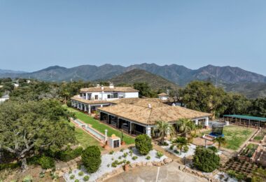 Set upon an elevated 5-hectare land, this property boasts breathtaking panoramic views of the surrounding countryside, coastline and the sea.
