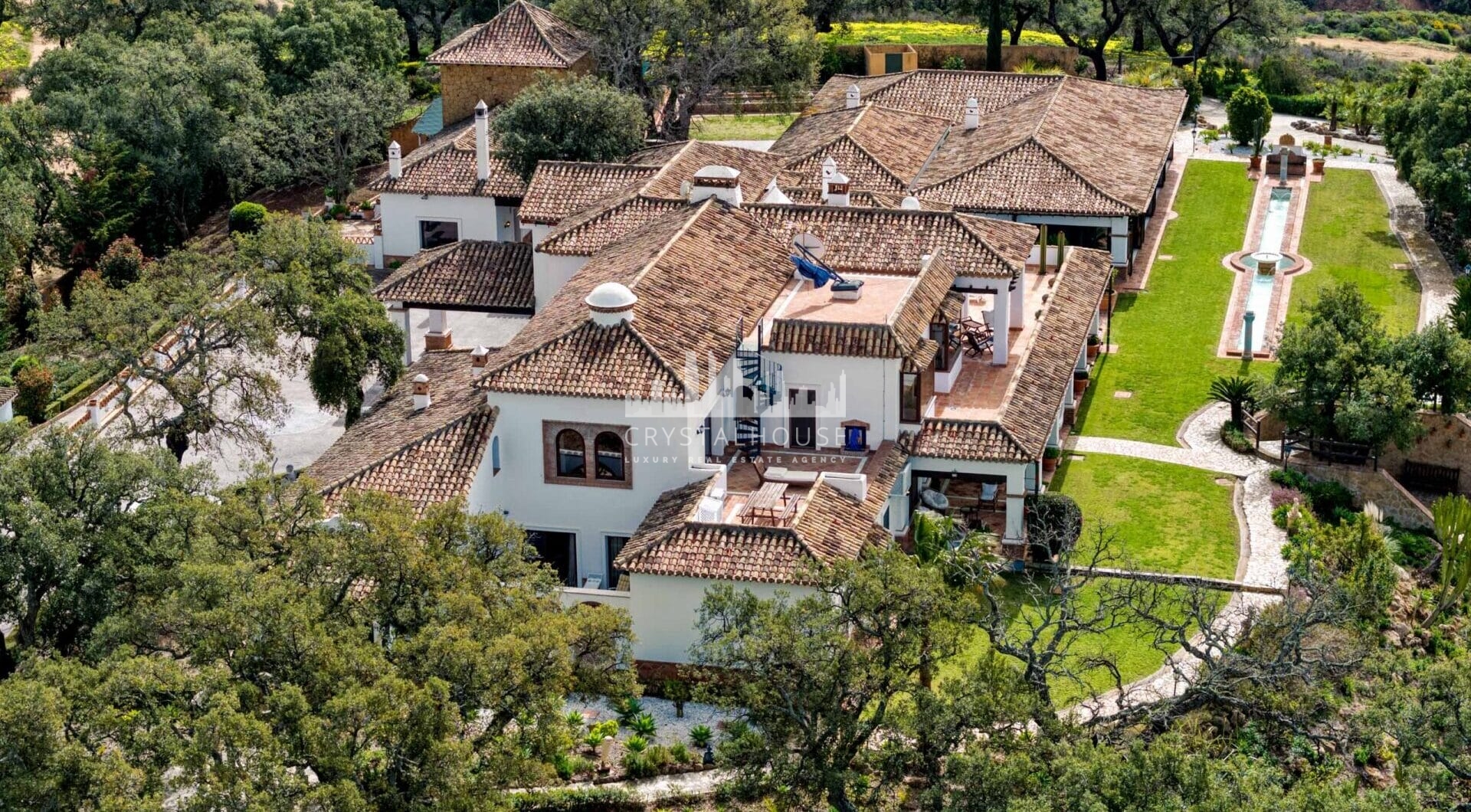 Set upon an elevated 5-hectare land, this property boasts breathtaking panoramic views of the surrounding countryside, coastline and the sea.