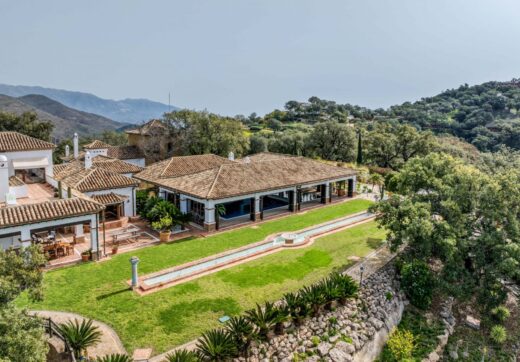 Set upon an elevated 5-hectare land, this property boasts breathtaking panoramic views of the surrounding countryside, coastline and the sea.