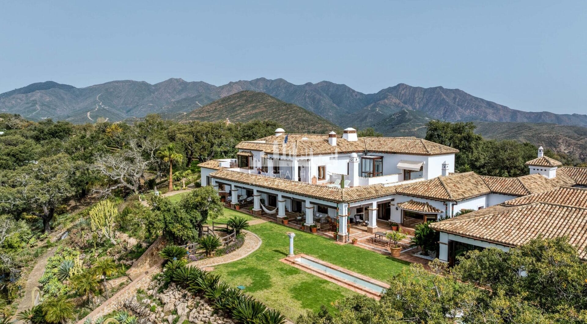 Set upon an elevated 5-hectare land, this property boasts breathtaking panoramic views of the surrounding countryside, coastline and the sea.