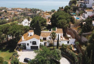 ONE-OF-A-KIND VILLA WITH ANDALUSIAN CHARM OVERLOOKING THE SEA AND GOLF COURSE