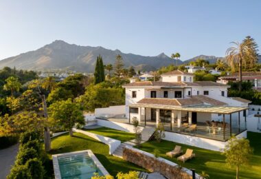 SPECTACULAR FULLY RENOVATED FIVE BEDROOM VILLA LOCATED IN LA MERCED, BORDERING MARBELLA'S GOLDEN MILE