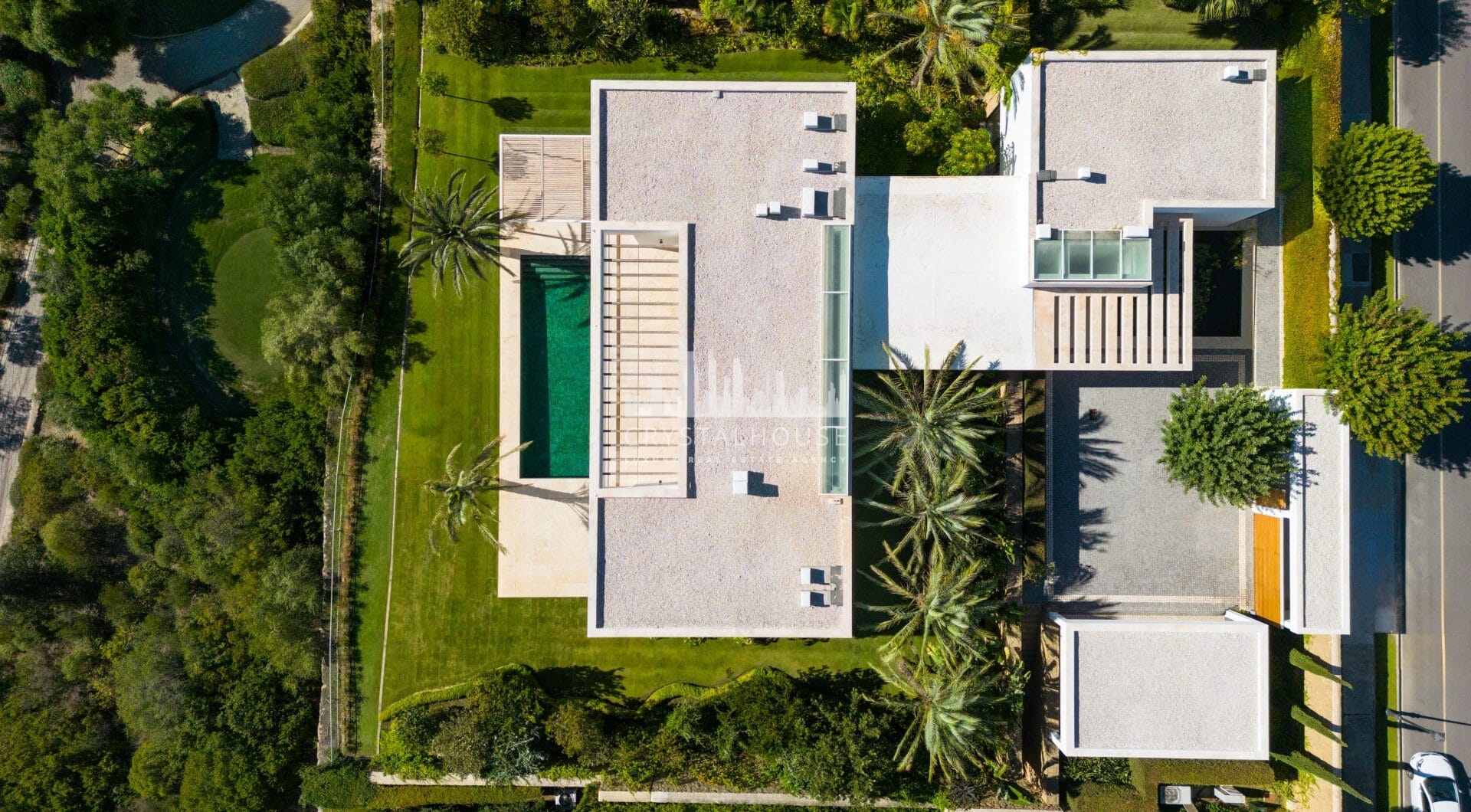 This exquisite villa, nestled beside the Finca Cortesin golf course, presents an extraordinary opportunity for residents to immerse themselves in the lavish Mediterranean lifestyle.