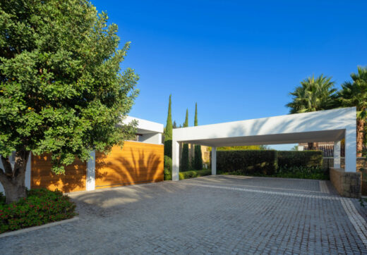This exquisite villa, nestled beside the Finca Cortesin golf course, presents an extraordinary opportunity for residents to immerse themselves in the lavish Mediterranean lifestyle.