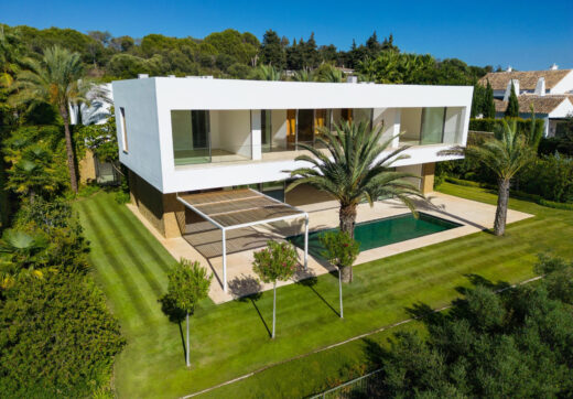 This exquisite villa, nestled beside the Finca Cortesin golf course, presents an extraordinary opportunity for residents to immerse themselves in the lavish Mediterranean lifestyle.