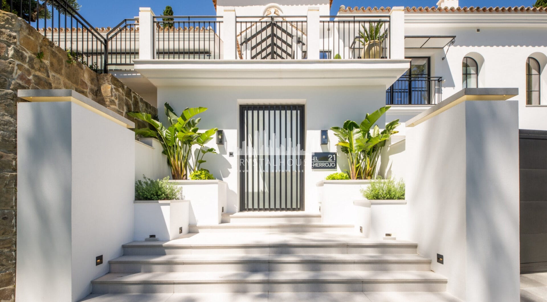 Introducing Herrojo 21, a remarkable villa set in the heart of La Quinta, positioned on a prestigious and elevated frontline golf plot within the secure gated community of El Herrojo Alto.