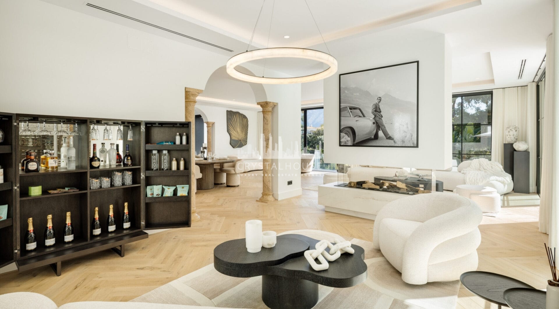 Introducing Herrojo 21, a remarkable villa set in the heart of La Quinta, positioned on a prestigious and elevated frontline golf plot within the secure gated community of El Herrojo Alto.