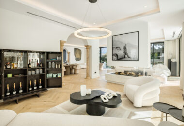 Introducing Herrojo 21, a remarkable villa set in the heart of La Quinta, positioned on a prestigious and elevated frontline golf plot within the secure gated community of El Herrojo Alto.