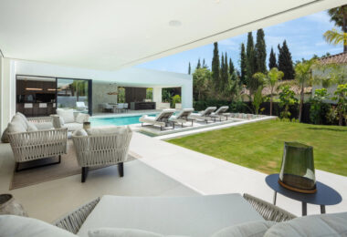Villa Sirius is a modern villa located in the desirable area of Las Brisas, Nueva Andalucía.