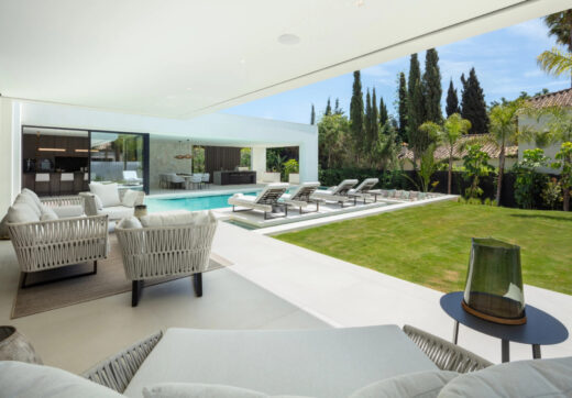 Villa Sirius is a modern villa located in the desirable area of Las Brisas, Nueva Andalucía.