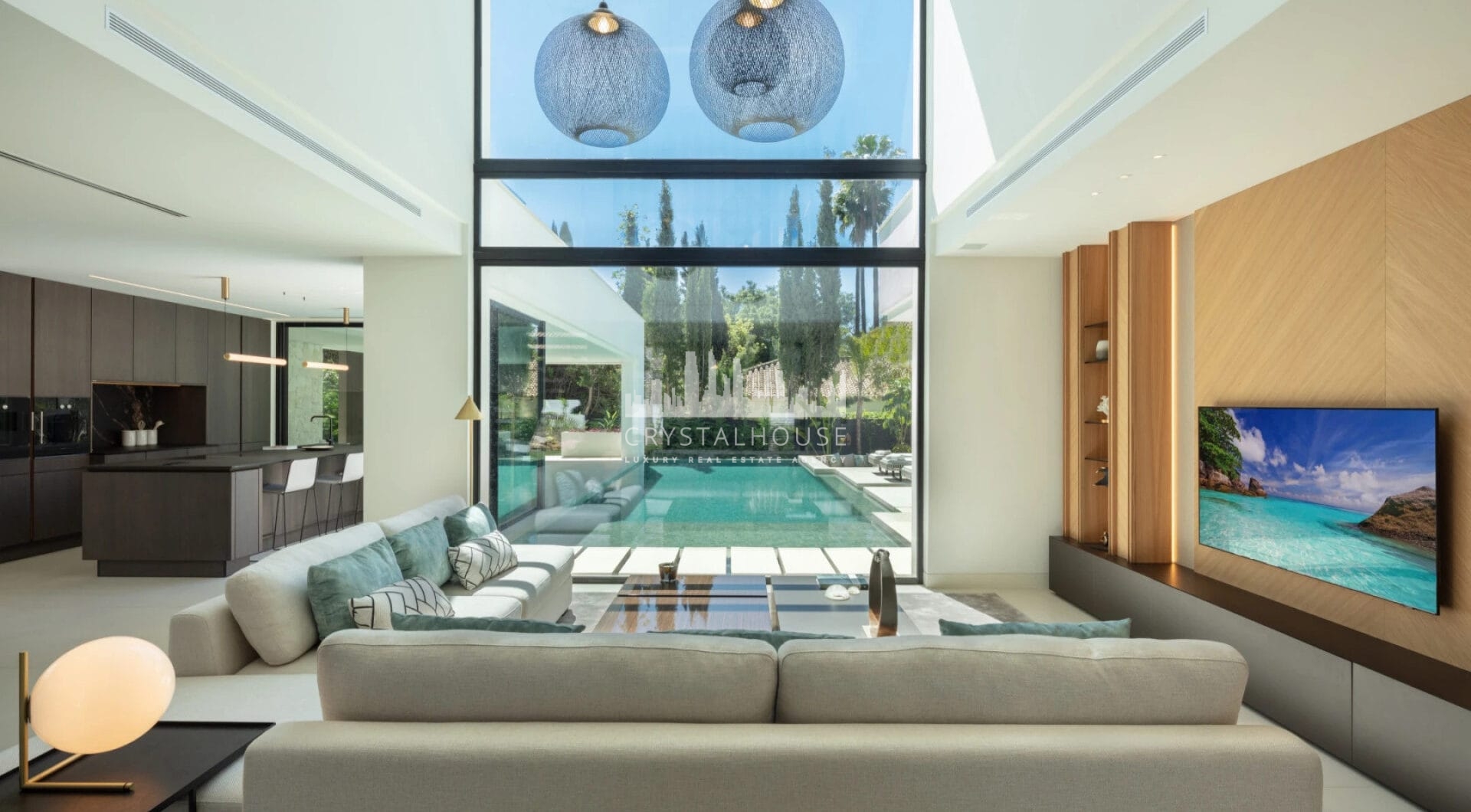 Villa Sirius is a modern villa located in the desirable area of Las Brisas, Nueva Andalucía.