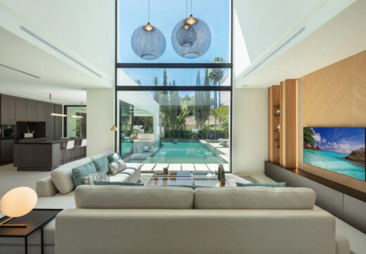 Villa Sirius is a modern villa located in the desirable area of Las Brisas, Nueva Andalucía.