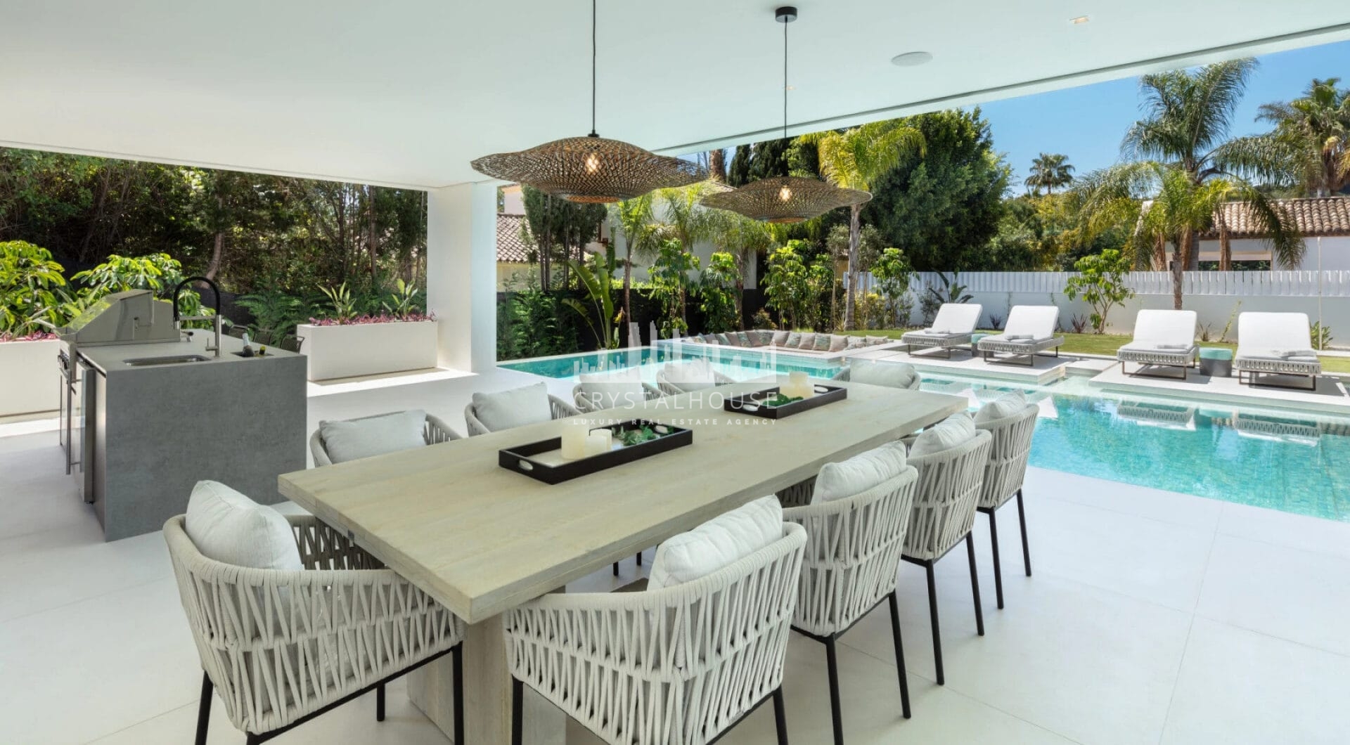 Villa Sirius is a modern villa located in the desirable area of Las Brisas, Nueva Andalucía.