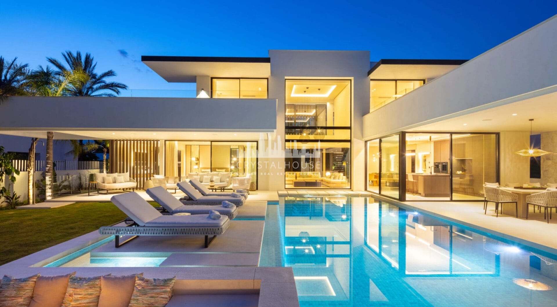 Villa Sirius is a modern villa located in the desirable area of Las Brisas, Nueva Andalucía.