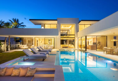 Villa Sirius is a modern villa located in the desirable area of Las Brisas, Nueva Andalucía.
