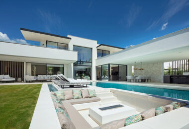 Villa Sirius is a modern villa located in the desirable area of Las Brisas, Nueva Andalucía.