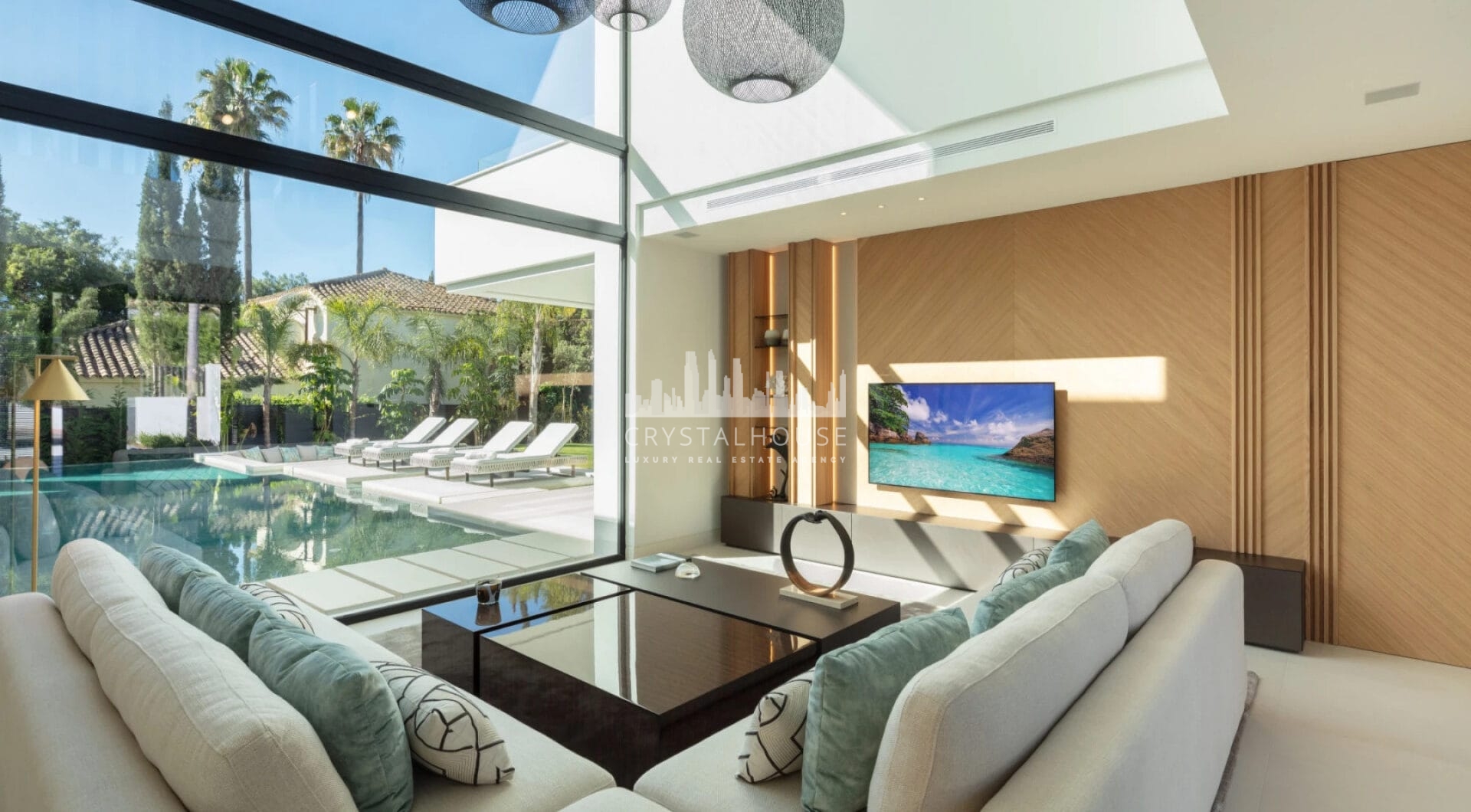Villa Sirius is a modern villa located in the desirable area of Las Brisas, Nueva Andalucía.
