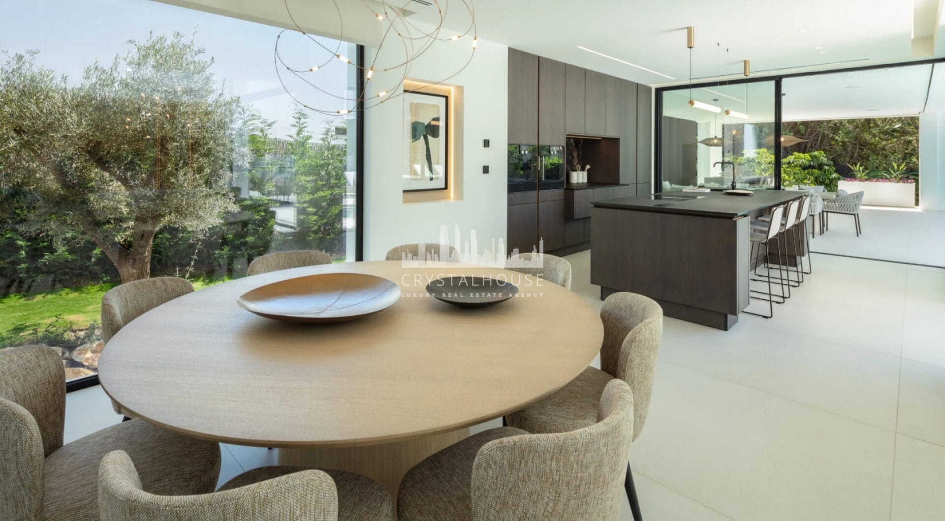 Villa Sirius is a modern villa located in the desirable area of Las Brisas, Nueva Andalucía.