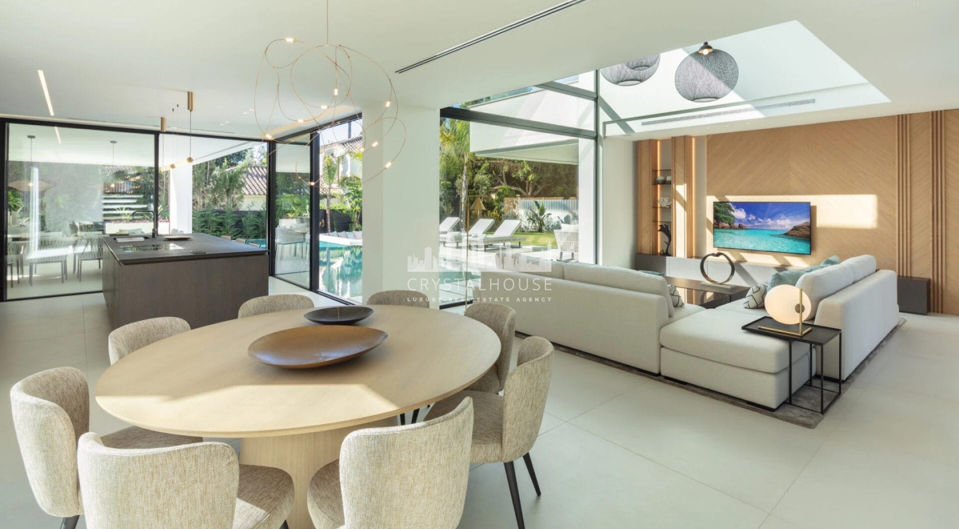 Villa Sirius is a modern villa located in the desirable area of Las Brisas, Nueva Andalucía.