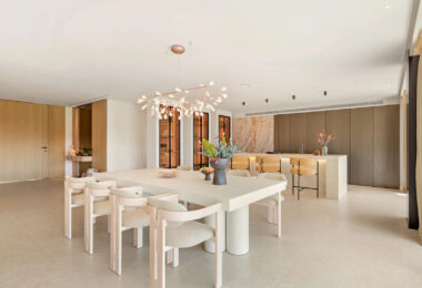 Casa Tesalia is an outstanding design villa which with its frontline golf position is all about entertainment and golf.