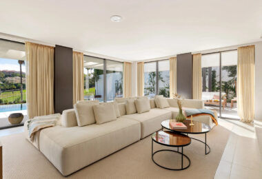 Casa Tesalia is an outstanding design villa which with its frontline golf position is all about entertainment and golf.