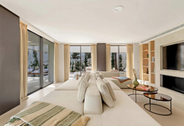 Casa Tesalia is an outstanding design villa which with its frontline golf position is all about entertainment and golf.