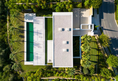 This astonishing villa is the embodiment of luxury golfside living.