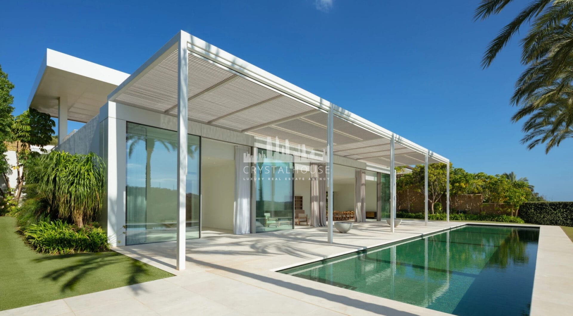 This astonishing villa is the embodiment of luxury golfside living.