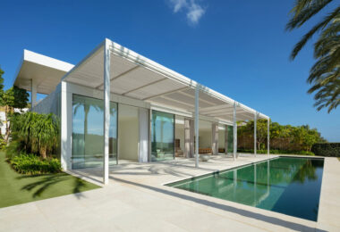 This astonishing villa is the embodiment of luxury golfside living.