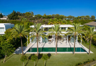 This astonishing villa is the embodiment of luxury golfside living.