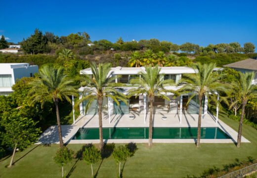 This astonishing villa is the embodiment of luxury golfside living.