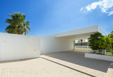 This astonishing villa is the embodiment of luxury golfside living.