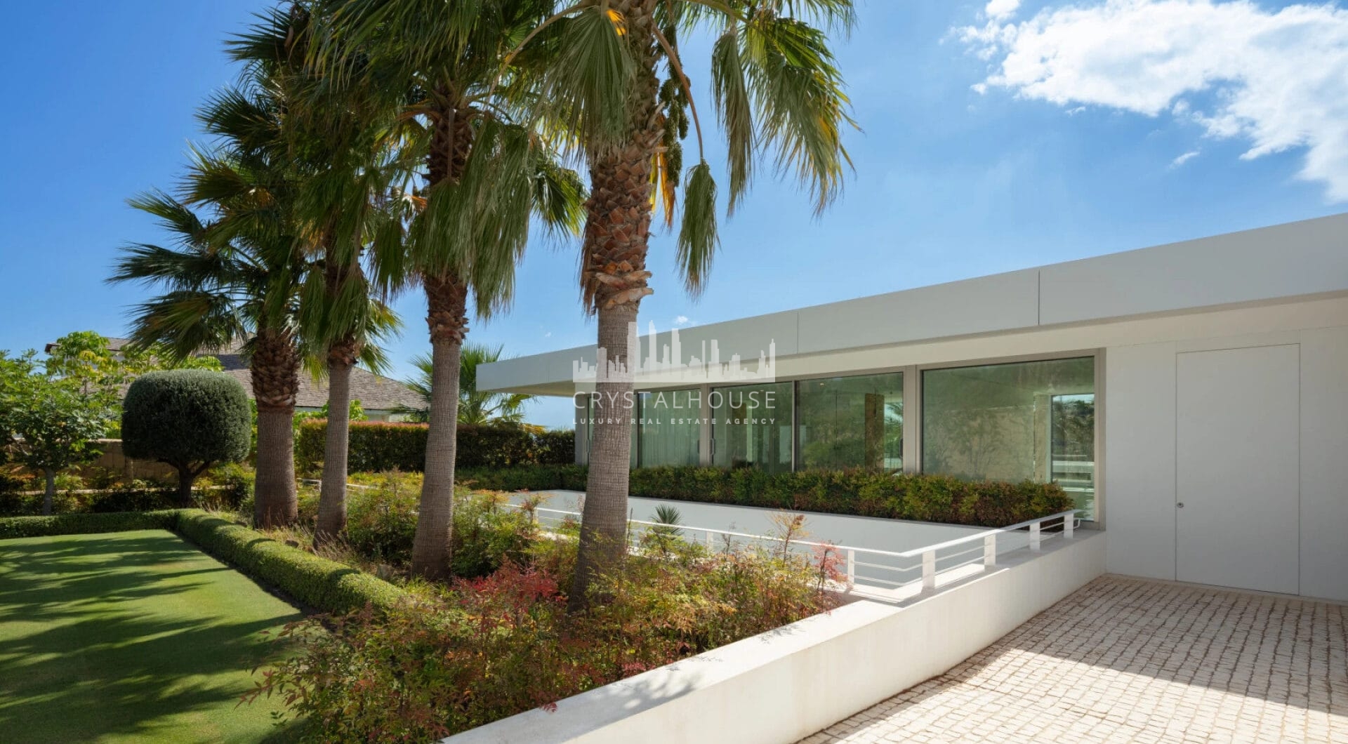 This astonishing villa is the embodiment of luxury golfside living.