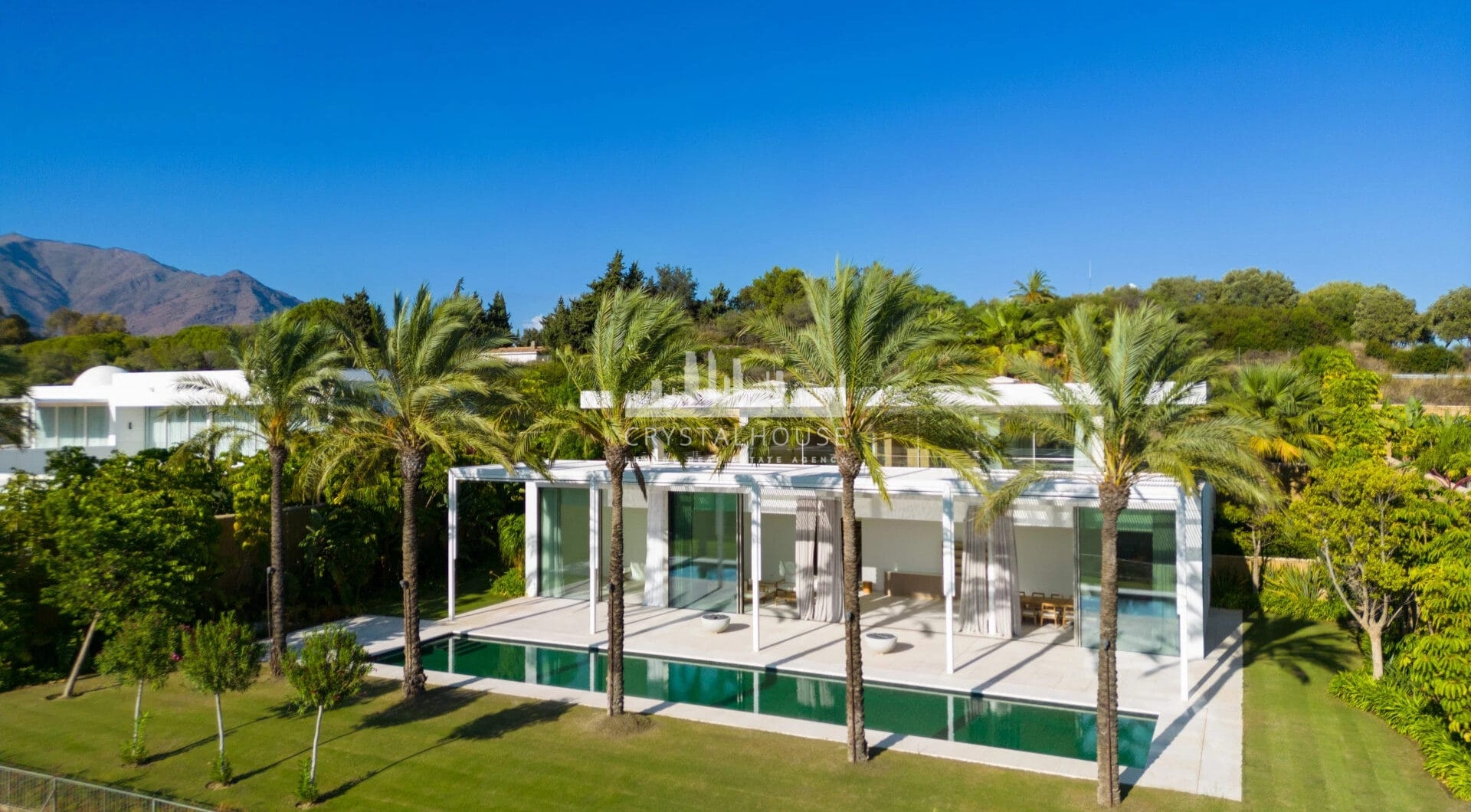 This astonishing villa is the embodiment of luxury golfside living.