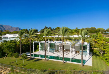This astonishing villa is the embodiment of luxury golfside living.