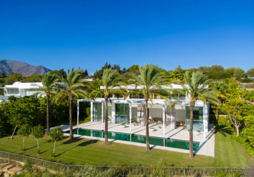 This astonishing villa is the embodiment of luxury golfside living.