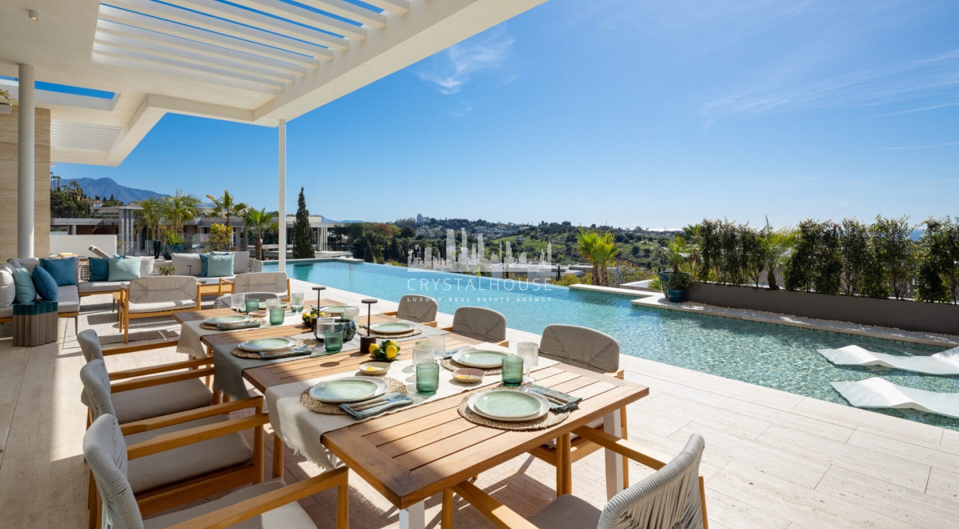 Introducing a brand-new modern villa located in the exclusive gated community of Los Flamingos, Benahavís.