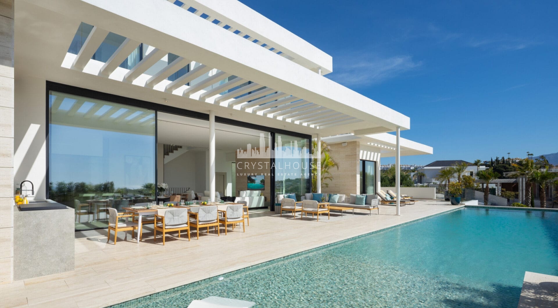 Introducing a brand-new modern villa located in the exclusive gated community of Los Flamingos, Benahavís.