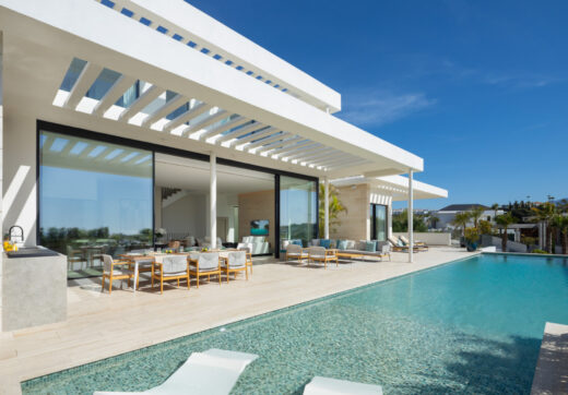 Introducing a brand-new modern villa located in the exclusive gated community of Los Flamingos, Benahavís.