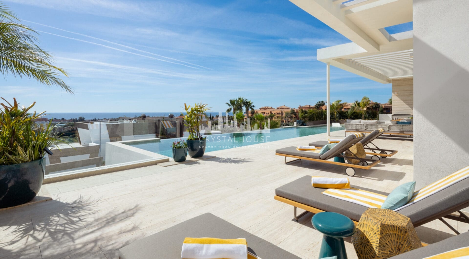 Introducing a brand-new modern villa located in the exclusive gated community of Los Flamingos, Benahavís.