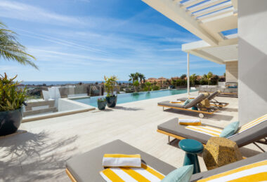 Introducing a brand-new modern villa located in the exclusive gated community of Los Flamingos, Benahavís.