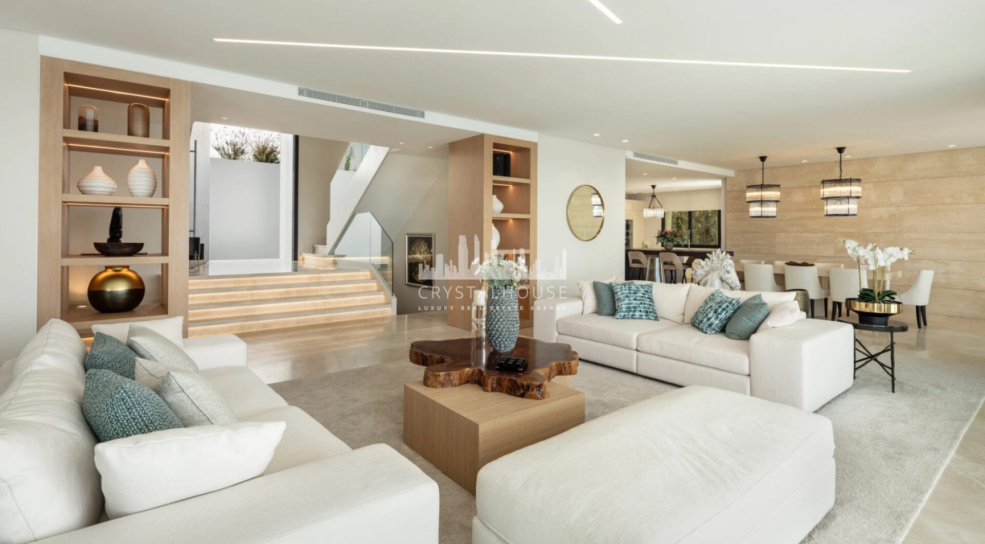 Perched elegantly in El Paraiso, this contemporary villa unveils breathtaking panoramic views from its elevated vantage point.
