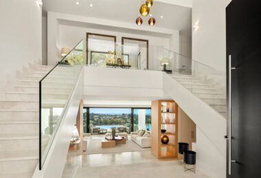 Perched elegantly in El Paraiso, this contemporary villa unveils breathtaking panoramic views from its elevated vantage point.